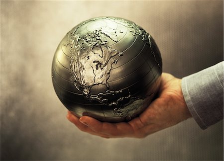 simsearch:600-00058230,k - Hand Holding Metal Globe North America Foto de stock - Con derechos protegidos, Código: 700-00077360