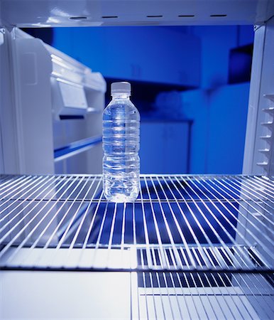 simsearch:700-00077881,k - Bottle of Water in Fridge Stock Photo - Rights-Managed, Code: 700-00077878