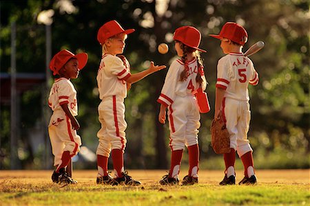 simsearch:700-00077931,k - Little League Baseball Players Outdoors Foto de stock - Direito Controlado, Número: 700-00077930