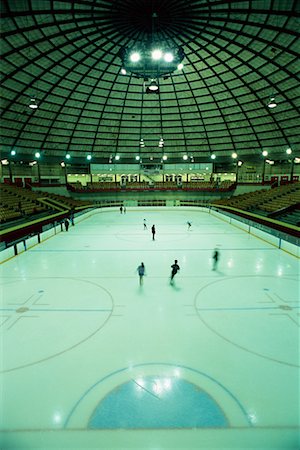 patinage artístico - Figure Skating Class in Hockey Arena Foto de stock - Con derechos protegidos, Código: 700-00078056