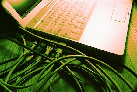 simsearch:600-02130836,k - Several Wires Plugged into Laptop Computer Foto de stock - Con derechos protegidos, Código: 700-00079309