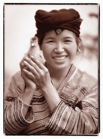 Portrait of Traditional Yao Woman Holding Duckling, Longsheng Guangxi Region, China Foto de stock - Con derechos protegidos, Código: 700-00079823