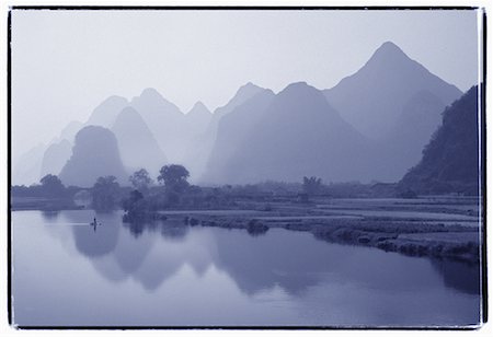 Landscape, Mountains and Dragon Bridge by Yulong River Near Yangshuo, Guangxi Region China Foto de stock - Direito Controlado, Número: 700-00079847