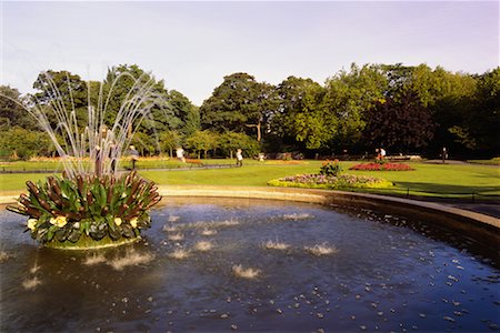 simsearch:700-00070509,k - Fontaine, fleurs et arbres de St. Stephen Green Park Dublin, Irlande Photographie de stock - Rights-Managed, Code: 700-00070512