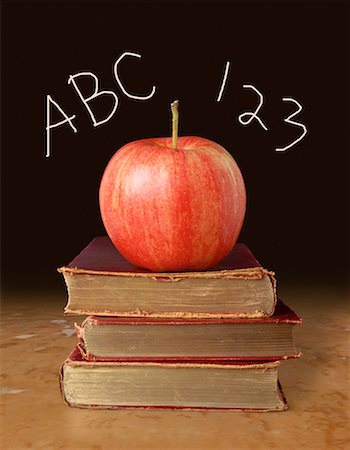 simsearch:600-06302228,k - Apple on Stack of Books with ABC and 123 Foto de stock - Con derechos protegidos, Código: 700-00070679