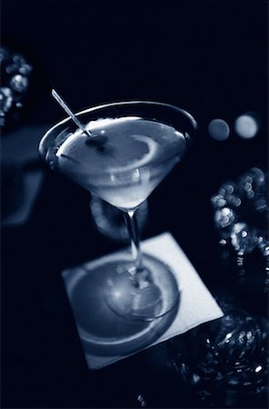 simsearch:659-06188315,k - Martini Photographie de stock - Rights-Managed, Code: 700-00070705