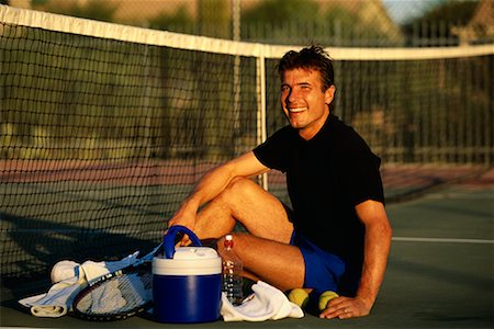 simsearch:600-06383830,k - Portrait of Man Sitting on Tennis Court Foto de stock - Con derechos protegidos, Código: 700-00070910