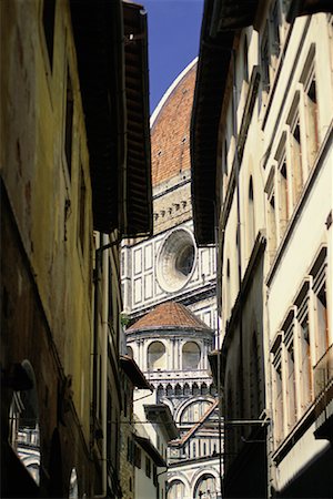 simsearch:700-00281180,k - View of Santa Maria Del Fiore From Alleyway Florence, Italy Stock Photo - Rights-Managed, Code: 700-00071126