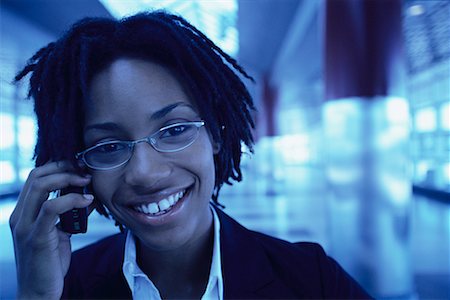simsearch:700-00071171,k - Portrait of Businesswoman Using Cell Phone, Smiling in Terminal Fotografie stock - Rights-Managed, Codice: 700-00071194