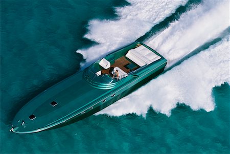 simsearch:614-06402868,k - Overhead View of Woman in Speedboat Bahamas Foto de stock - Con derechos protegidos, Código: 700-00071390