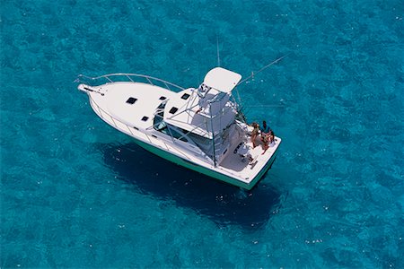 simsearch:700-00064327,k - Vue aérienne de deux Couples sur bateau de pêche, Bahamas Photographie de stock - Rights-Managed, Code: 700-00071412