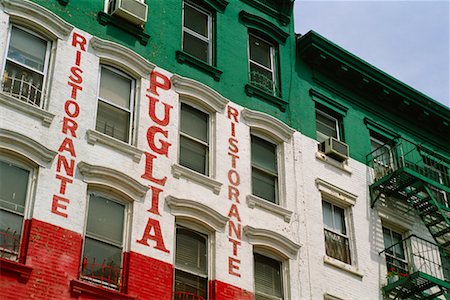 Looking Up at Restaurant in Little Italy, New York, New York USA Foto de stock - Direito Controlado, Número: 700-00071571