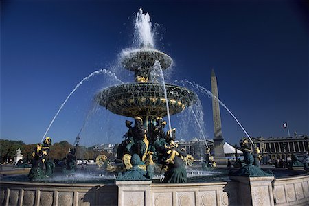 praça da concórdia - Fountain in Place de la Concorde Paris, France Foto de stock - Direito Controlado, Número: 700-00071801