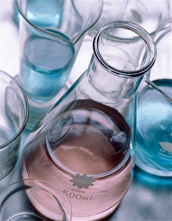 simsearch:670-03734302,k - Verrerie de laboratoire Photographie de stock - Rights-Managed, Code: 700-00071897
