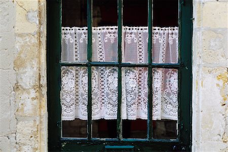 saint-martin-de-ré - Gros plan de la porte avec fenêtre Saint-Martin, Ile de ré, France Photographie de stock - Rights-Managed, Code: 700-00071997