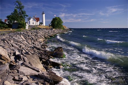 río san lorenzo - Rocky Shoreline, St. Lawrence River, New York, USA Foto de stock - Con derechos protegidos, Código: 700-00072128