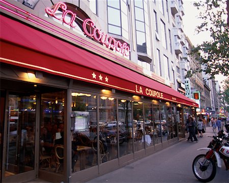 simsearch:700-03068478,k - Storefronts and Sidewalk Left Bank, Paris, France Foto de stock - Con derechos protegidos, Código: 700-00072362