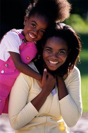 simsearch:700-00038351,k - Portrait of Mother and Daughter Outdoors Foto de stock - Con derechos protegidos, Código: 700-00072437