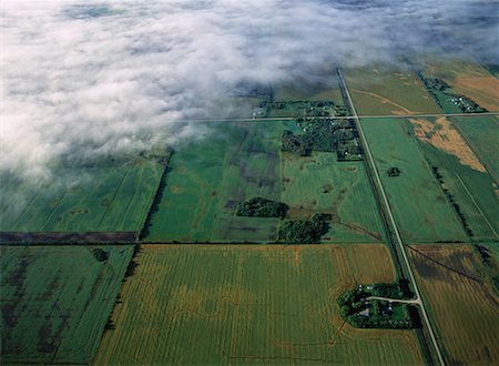 simsearch:700-00027542,k - Aerial View of Farmland and Road Beausejour, Manitoba, Canada Foto de stock - Con derechos protegidos, Código: 700-00073175