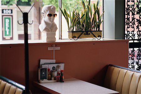 Elvis Bust in Arcade Restaurant, Memphis, Tennessee, USA Fotografie stock - Rights-Managed, Codice: 700-00073692