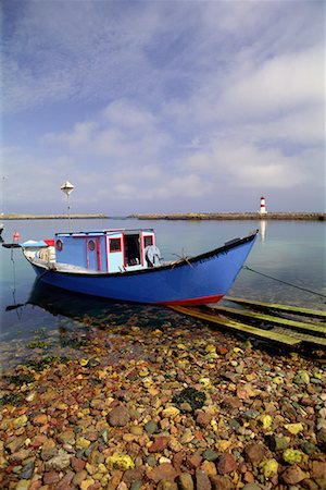 simsearch:700-03567977,k - Boat on Shore St.-Pierre and Miquelon French Territory Foto de stock - Direito Controlado, Número: 700-00073706