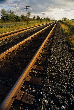 simsearch:700-00165561,k - Train Tracks Belleville, Ontario, Canada Foto de stock - Con derechos protegidos, Código: 700-00073870