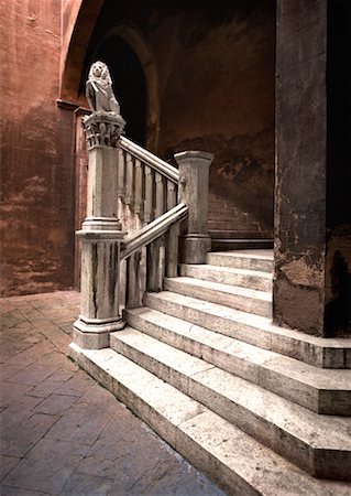 Steps and Lion Statue Florence, Italy Stock Photo - Rights-Managed, Code: 700-00084303