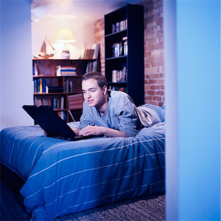 simsearch:700-00183100,k - Male University Student Lying on Bed, Using Laptop Computer Stock Photo - Rights-Managed, Code: 700-00084376