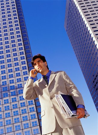 simsearch:700-00027893,k - Businessman Using Cell Phone by Office Towers Foto de stock - Con derechos protegidos, Código: 700-00084399