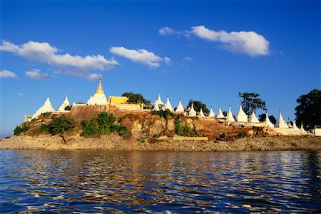 fiume ayeyarwady - Shwe Kyet Yet Pagoda and Ayeyarwady River Mandalay, Myanmar Fotografie stock - Rights-Managed, Codice: 700-00084728