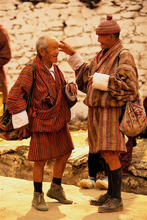 punakha dzong - Deux hommes mûrs parler au Bhoutan Festival Punakha Dromche Photographie de stock - Rights-Managed, Code: 700-00085175
