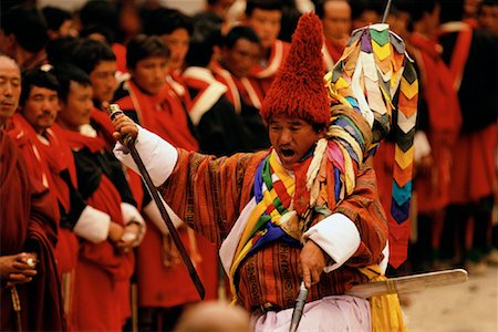 punakha dzong - Homme danse avec épées au Bhoutan Festival Punakha Dromche Photographie de stock - Rights-Managed, Code: 700-00085183