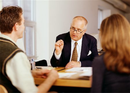 financial advisor talking to couple - Business People in Meeting Foto de stock - Con derechos protegidos, Código: 700-00085216