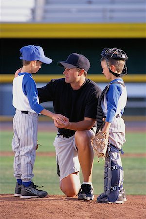 simsearch:700-00077931,k - Two Boys in Baseball Uniforms Talking with Coach Foto de stock - Direito Controlado, Número: 700-00085415