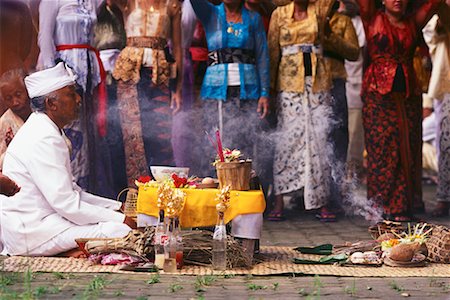 Man Performing Ceremony with Incense Bali, Indonesia Foto de stock - Con derechos protegidos, Código: 700-00085811