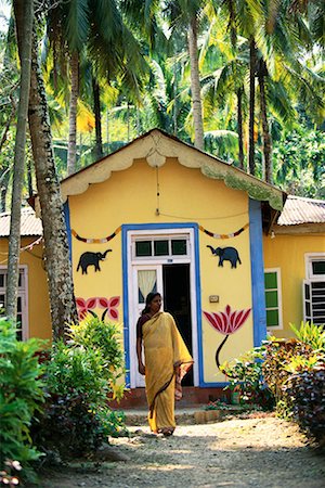 simsearch:700-00554575,k - Femme qui marche par coloré maison Betapur, îles Andaman, Inde Photographie de stock - Rights-Managed, Code: 700-00085899