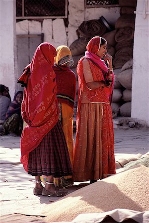 simsearch:700-00085984,k - Three Women Standing Outdoors Jodhpur, Rajasthan, India Stock Photo - Rights-Managed, Code: 700-00085987