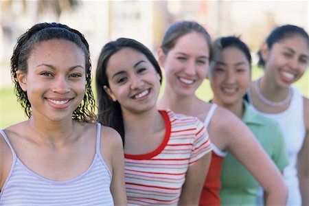 simsearch:700-00038500,k - Portrait of Five Girls Standing Outdoors, Smiling Foto de stock - Con derechos protegidos, Código: 700-00086260