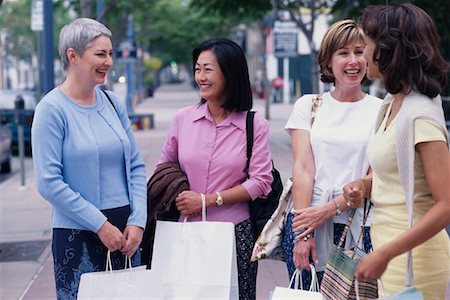 simsearch:700-00086320,k - Four Women Standing Outdoors Holding Shopping Bags Foto de stock - Direito Controlado, Número: 700-00086329