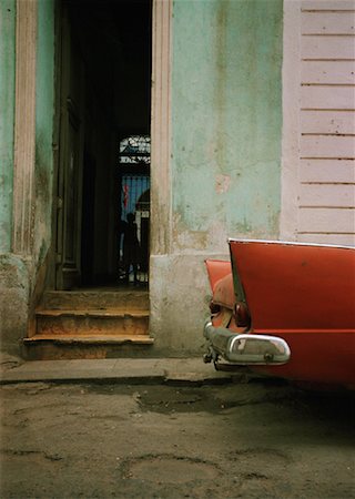 simsearch:879-09020641,k - Classic Car by Doorway Havana, Cuba Stock Photo - Rights-Managed, Code: 700-00086583