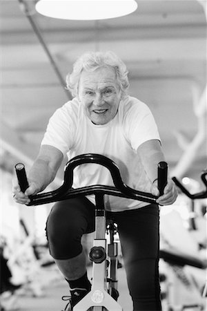 fitness black and white - Mature Woman on Stationary Bike In Gym Foto de stock - Con derechos protegidos, Código: 700-00086929