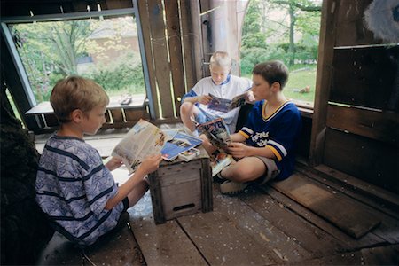 simsearch:700-00088823,k - Enfants dans la maison de l'arbre Photographie de stock - Rights-Managed, Code: 700-00088207