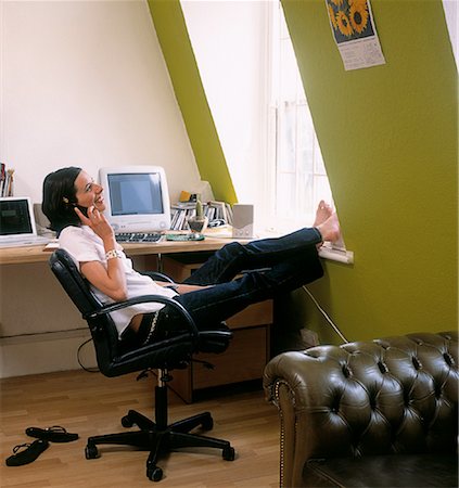 Femme dans les bureaux à domicile Photographie de stock - Rights-Managed, Code: 700-00088601