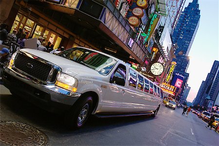 salas de espetáculos - Limousine on 42nd Street New York City, New York, USA Foto de stock - Direito Controlado, Número: 700-00089576