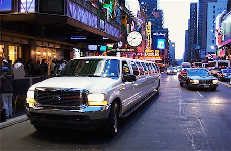 salas de espetáculos - Limousine on 42nd Street New York City, New York, USA Foto de stock - Direito Controlado, Número: 700-00089578