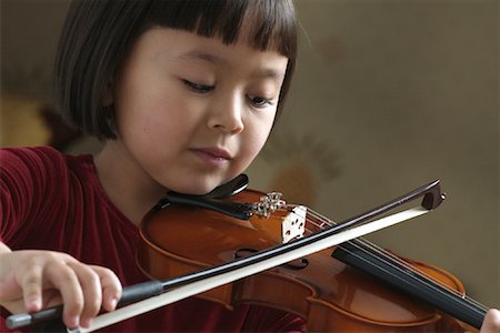 récital - Jeune fille jouant violon Photographie de stock - Rights-Managed, Code: 700-00089581