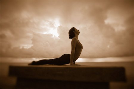 fitness black and white - Woman Practising Yoga Foto de stock - Con derechos protegidos, Código: 700-00089815