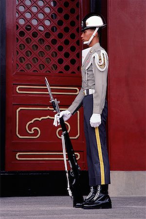 soldier standing with gun - Honor Guard at Entrance to National Revolutionary Martyr's Shrine, Taiwan Stock Photo - Rights-Managed, Code: 700-00080182