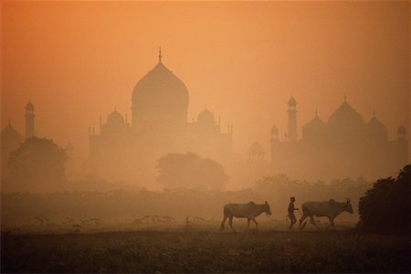 silhouettes indian monuments - Taj Mahal and Fatehpur Sikri In Haze at Sunset Agra, India Stock Photo - Rights-Managed, Code: 700-00080200