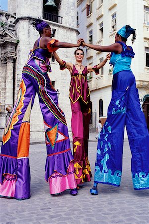 simsearch:862-05997069,k - Women on Stilts Wearing Carnival Costumes Outdoors Havana, Cuba Foto de stock - Con derechos protegidos, Código: 700-00080257